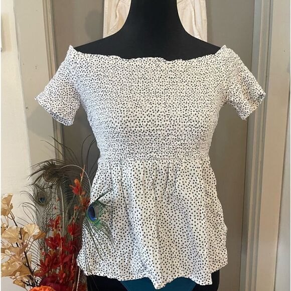 Old Navy smocked off shoulders top. Size small - Picture 1 of 4